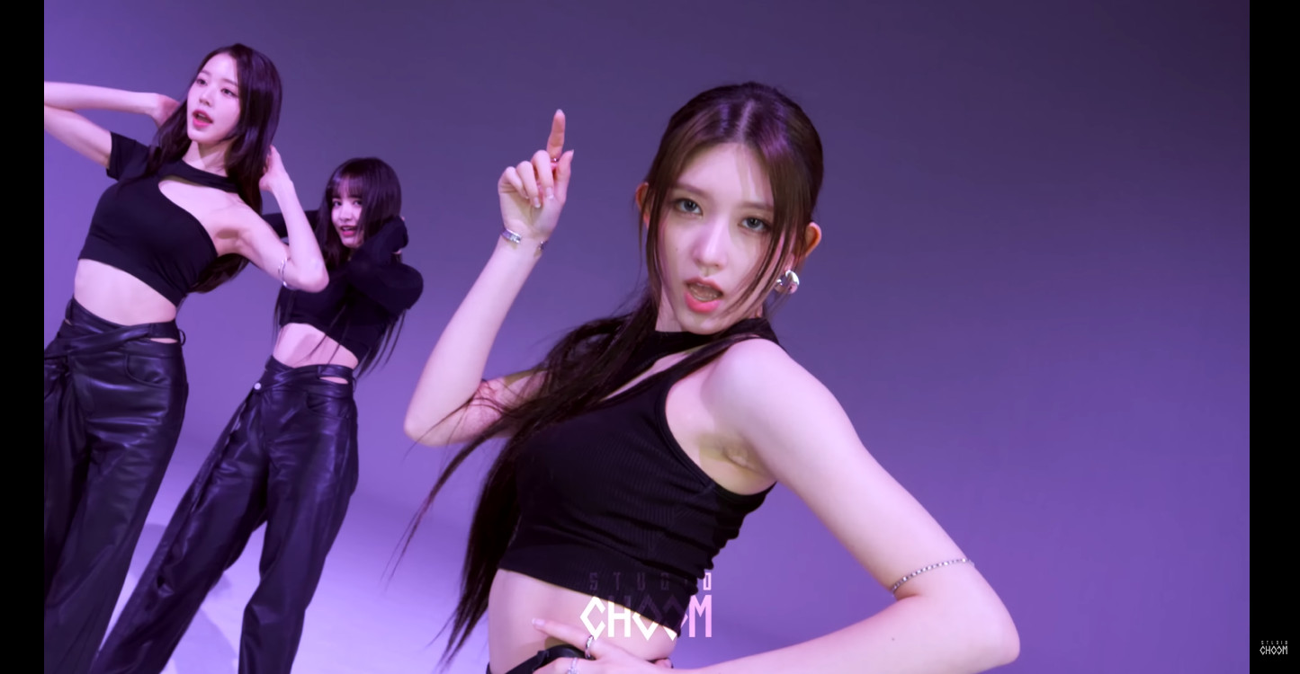 아이브 wearing PB102E